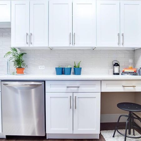 Gorgeous 2Br Condo W Parking Patio Coffee! YYC Eksteriør billede