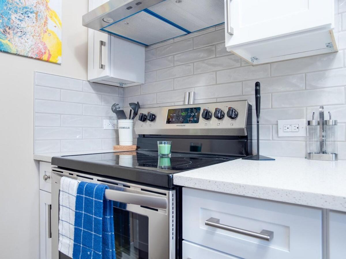 Gorgeous 2Br Condo W Parking Patio Coffee! YYC Eksteriør billede