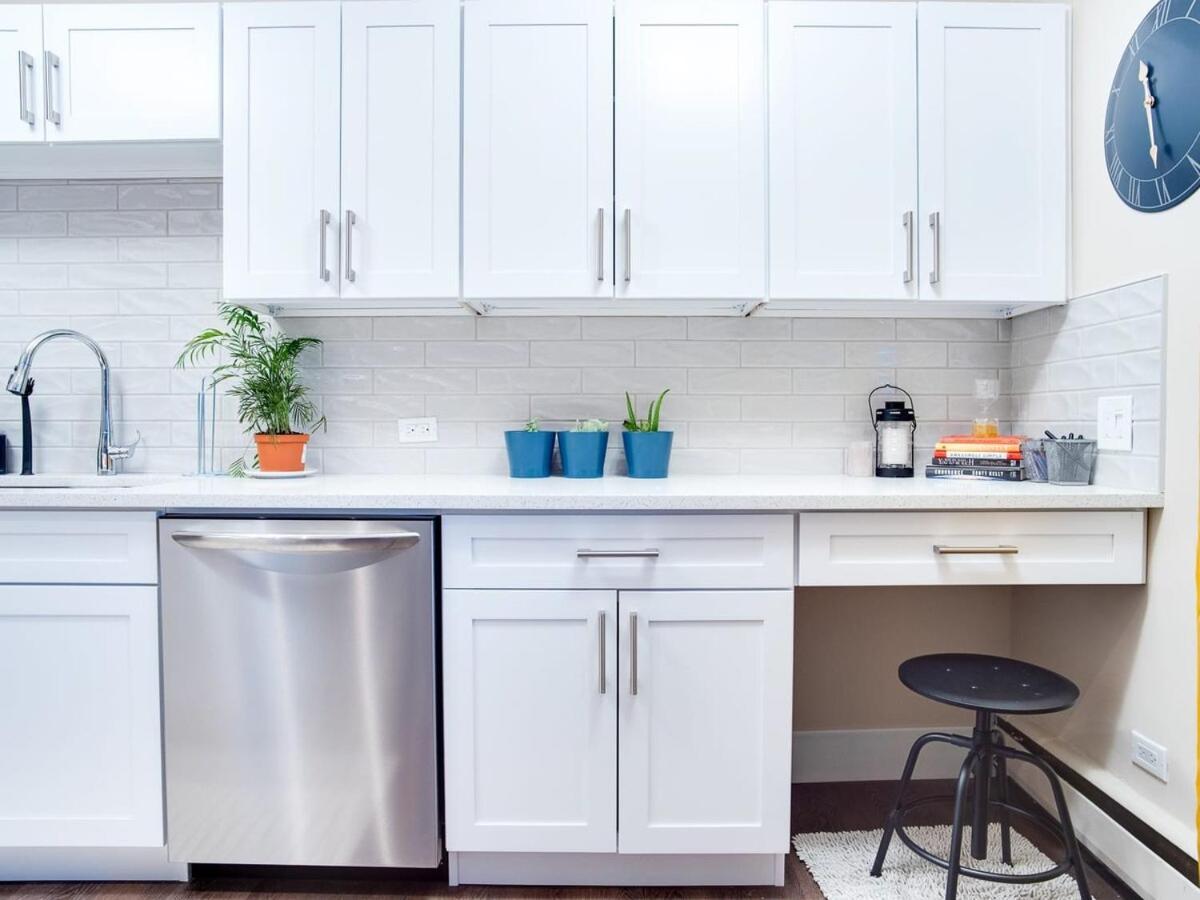 Gorgeous 2Br Condo W Parking Patio Coffee! YYC Eksteriør billede