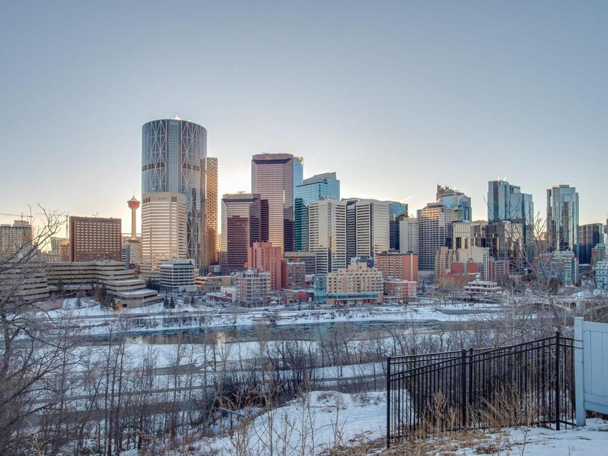 Gorgeous 2Br Condo W Parking Patio Coffee! YYC Eksteriør billede