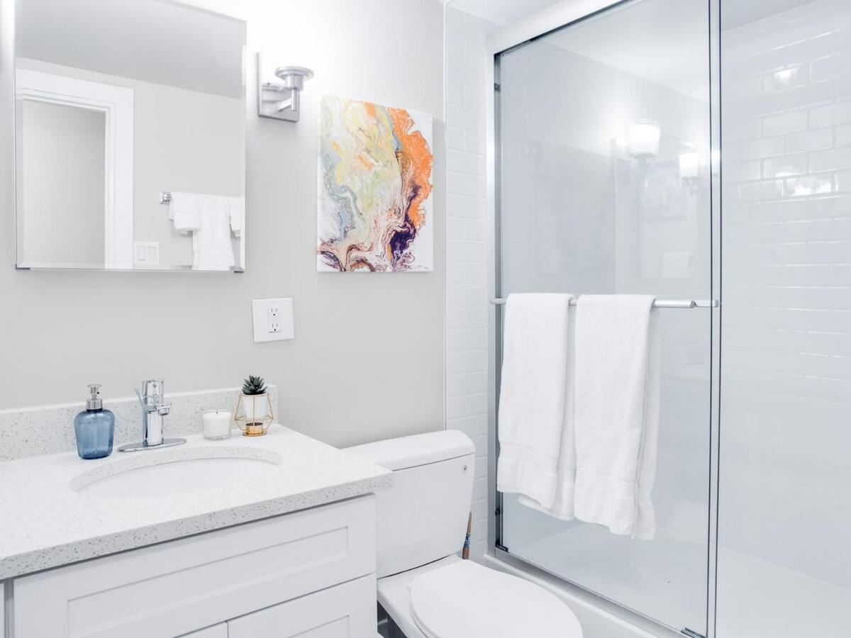 Gorgeous 2Br Condo W Parking Patio Coffee! YYC Eksteriør billede