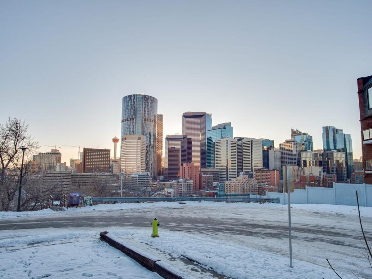Gorgeous 2Br Condo W Parking Patio Coffee! YYC Eksteriør billede