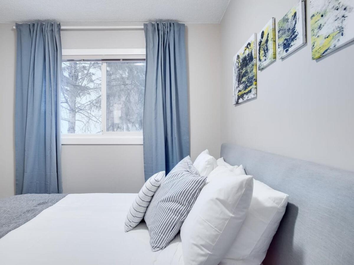 Gorgeous 2Br Condo W Parking Patio Coffee! YYC Eksteriør billede