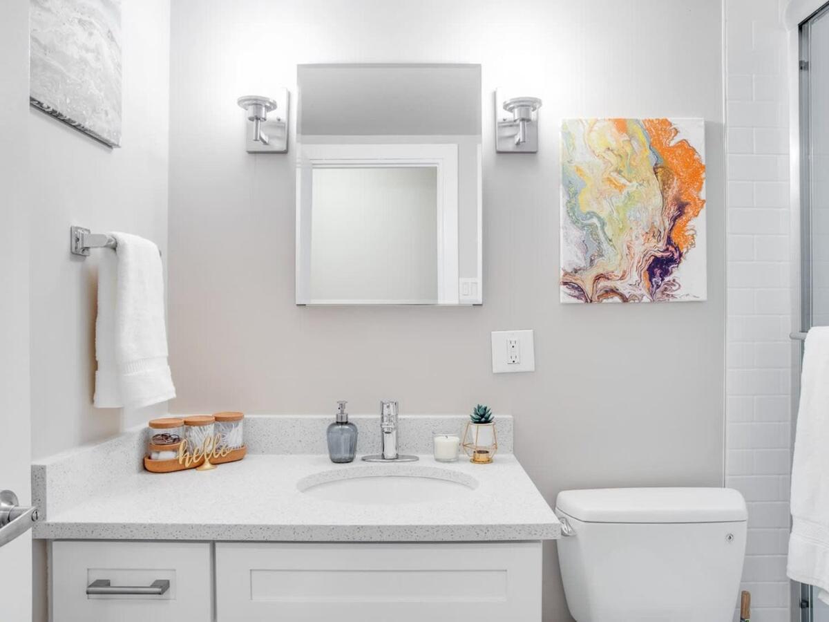 Gorgeous 2Br Condo W Parking Patio Coffee! YYC Eksteriør billede