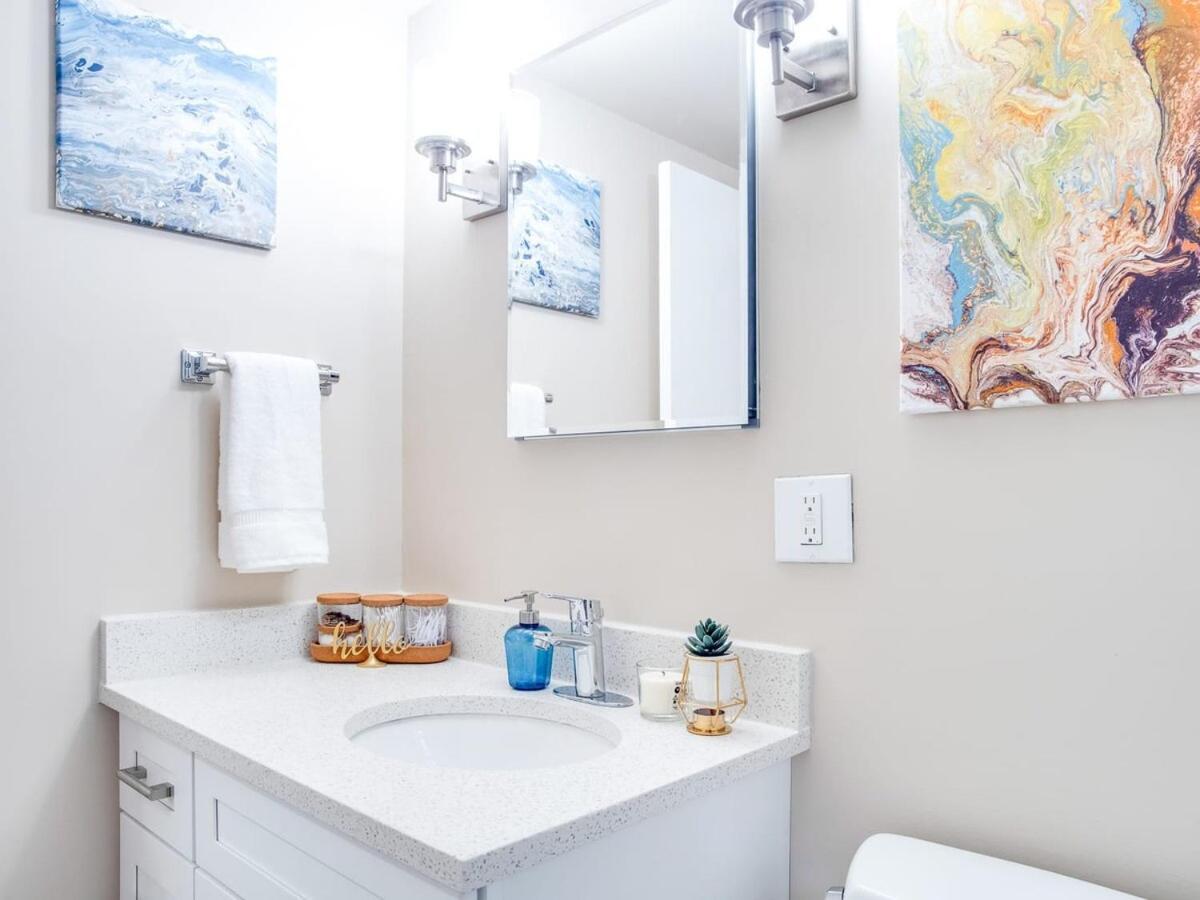 Gorgeous 2Br Condo W Parking Patio Coffee! YYC Eksteriør billede