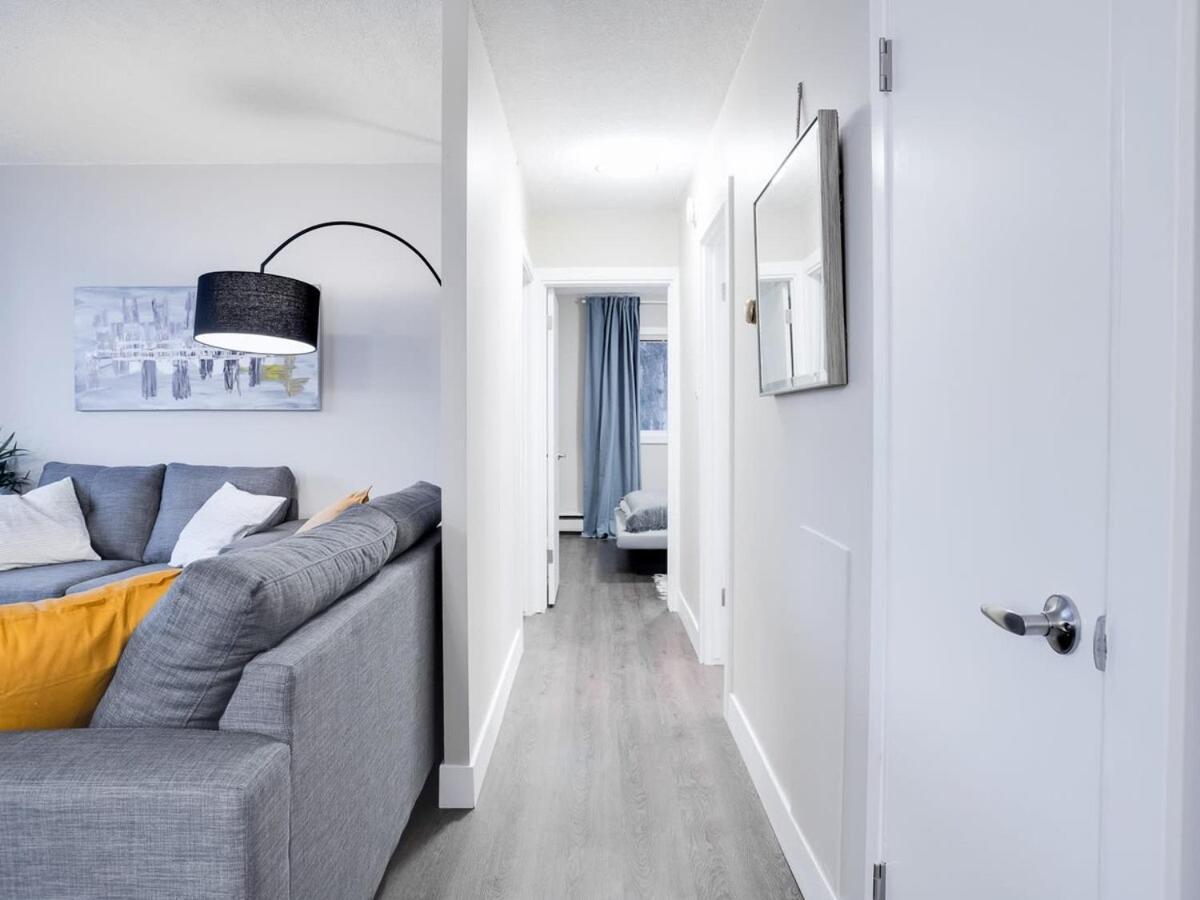 Gorgeous 2Br Condo W Parking Patio Coffee! YYC Eksteriør billede