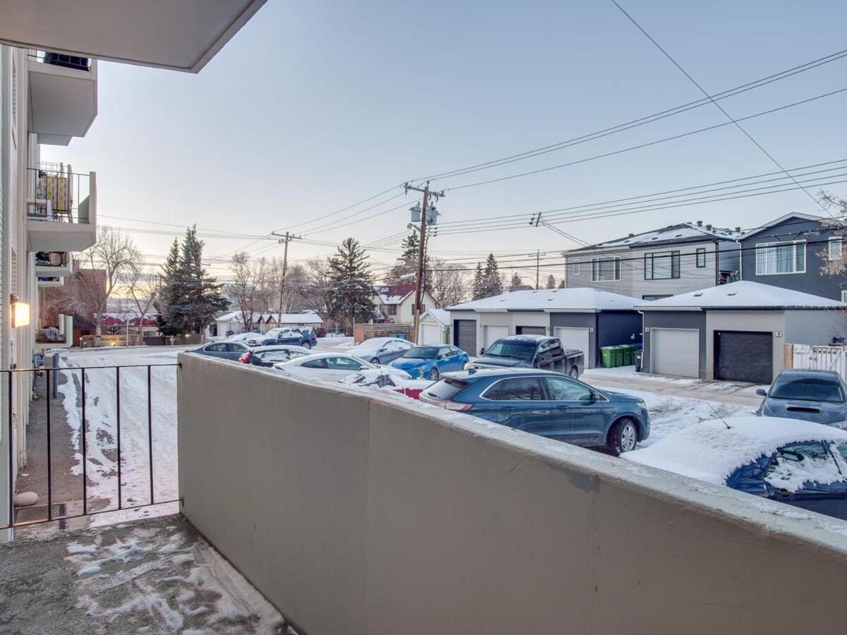 Gorgeous 2Br Condo W Parking Patio Coffee! YYC Eksteriør billede