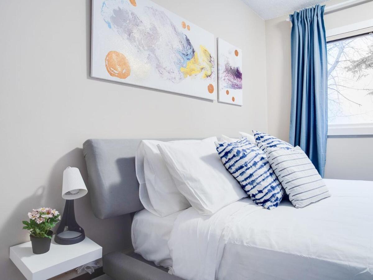 Gorgeous 2Br Condo W Parking Patio Coffee! YYC Eksteriør billede