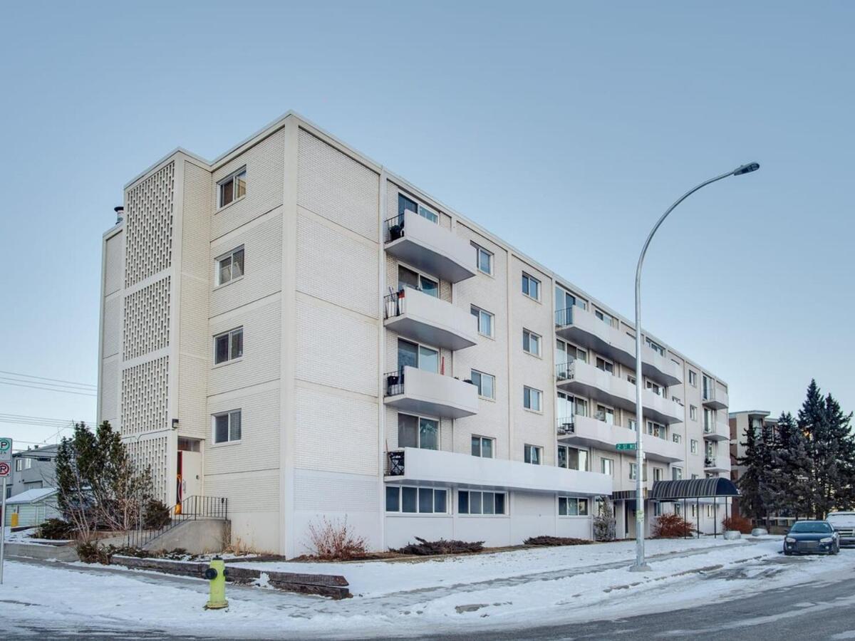 Gorgeous 2Br Condo W Parking Patio Coffee! YYC Eksteriør billede