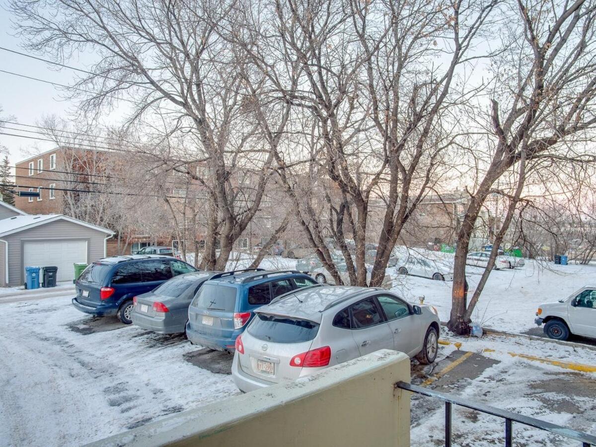 Gorgeous 2Br Condo W Parking Patio Coffee! YYC Eksteriør billede