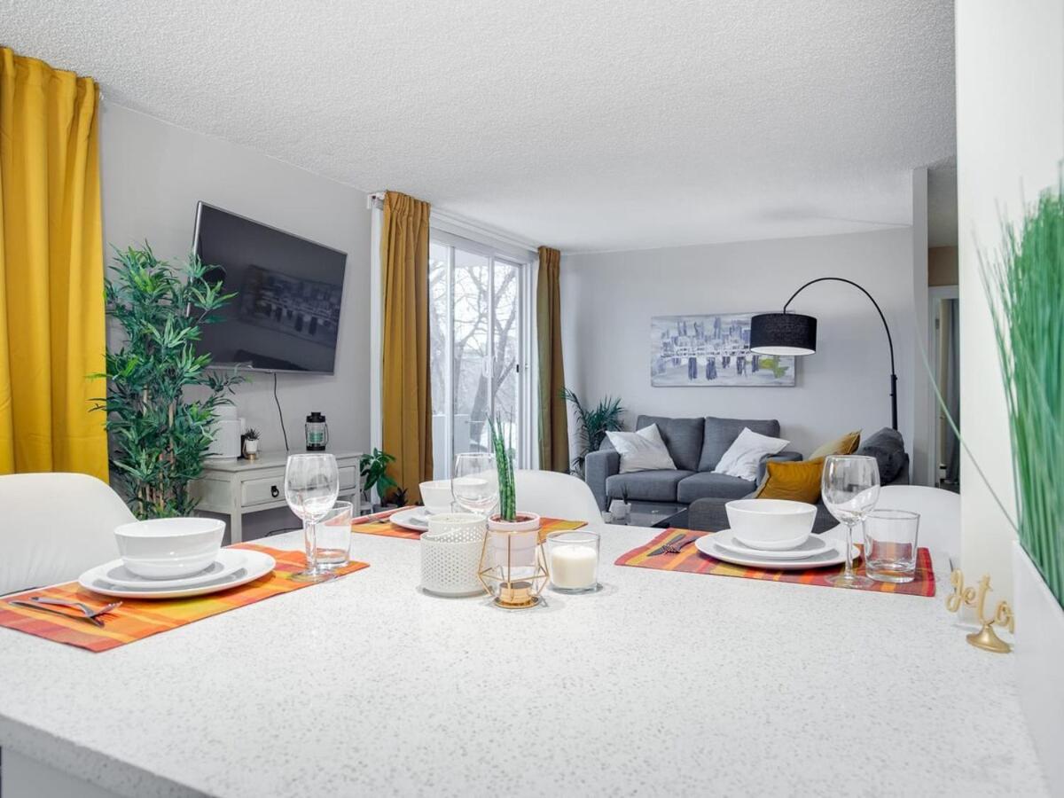 Gorgeous 2Br Condo W Parking Patio Coffee! YYC Eksteriør billede