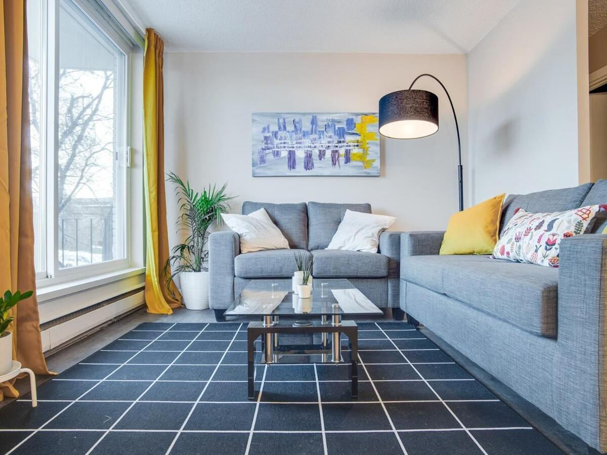 Gorgeous 2Br Condo W Parking Patio Coffee! YYC Eksteriør billede